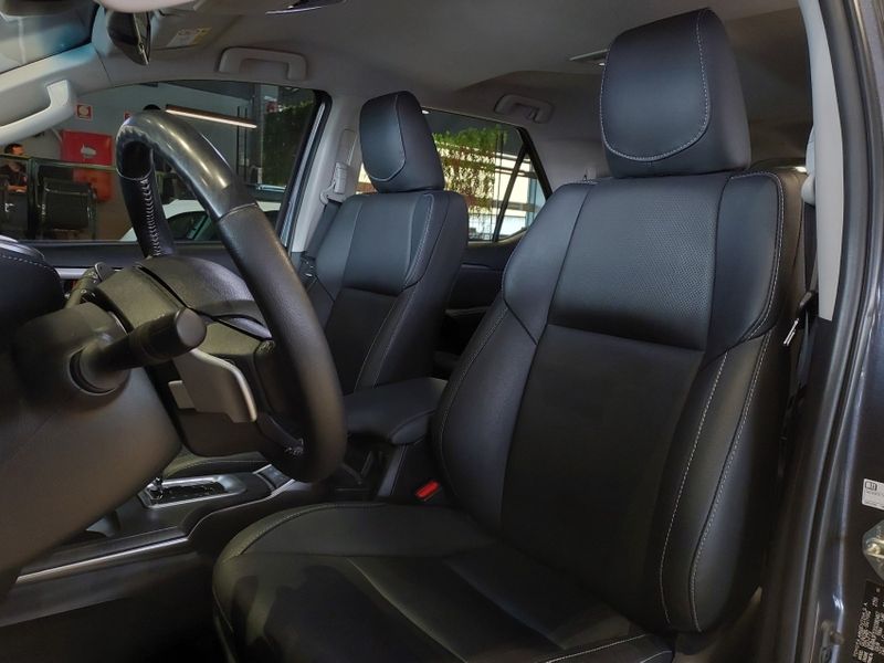 Toyota HILUX SW4 2.8 D-4D TURBO DIESEL SRX PLATINUM 4X4 AUTOMÁTICO 2024/2025 BETIOLO NOVOS E SEMINOVOS LAJEADO / Carros no Vale