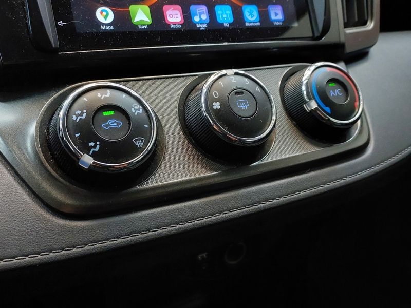 Toyota RAV4 2.0 4X2 16V GASOLINA 4P AUTOMÁTICO 2015/2015 BETIOLO NOVOS E SEMINOVOS LAJEADO / Carros no Vale