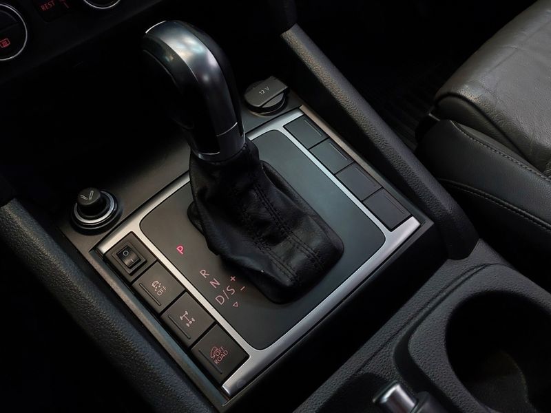 Volkswagen AMAROK 2.0 HIGHLINE 4X4 CD 16V TURBO INTERCOOLER DIESEL 4P AUTOMÁTICO 2018/2019 BETIOLO NOVOS E SEMINOVOS LAJEADO / Carros no Vale