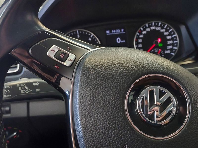 Volkswagen AMAROK 2.0 HIGHLINE 4X4 CD 16V TURBO INTERCOOLER DIESEL 4P AUTOMÁTICO 2018/2019 BETIOLO NOVOS E SEMINOVOS LAJEADO / Carros no Vale