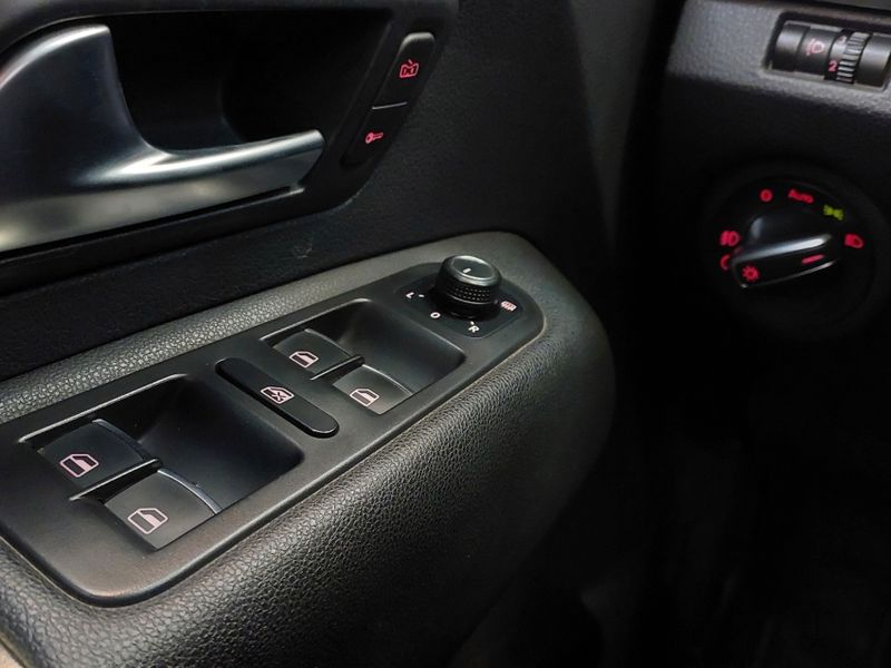 Volkswagen AMAROK 2.0 HIGHLINE 4X4 CD 16V TURBO INTERCOOLER DIESEL 4P AUTOMÁTICO 2018/2019 BETIOLO NOVOS E SEMINOVOS LAJEADO / Carros no Vale