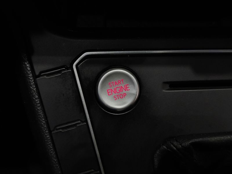 Volkswagen NIVUS 1.0 200 TSI TOTAL FLEX HIGHLINE AUTOMÁTICO 2022/2022 BETIOLO NOVOS E SEMINOVOS LAJEADO / Carros no Vale