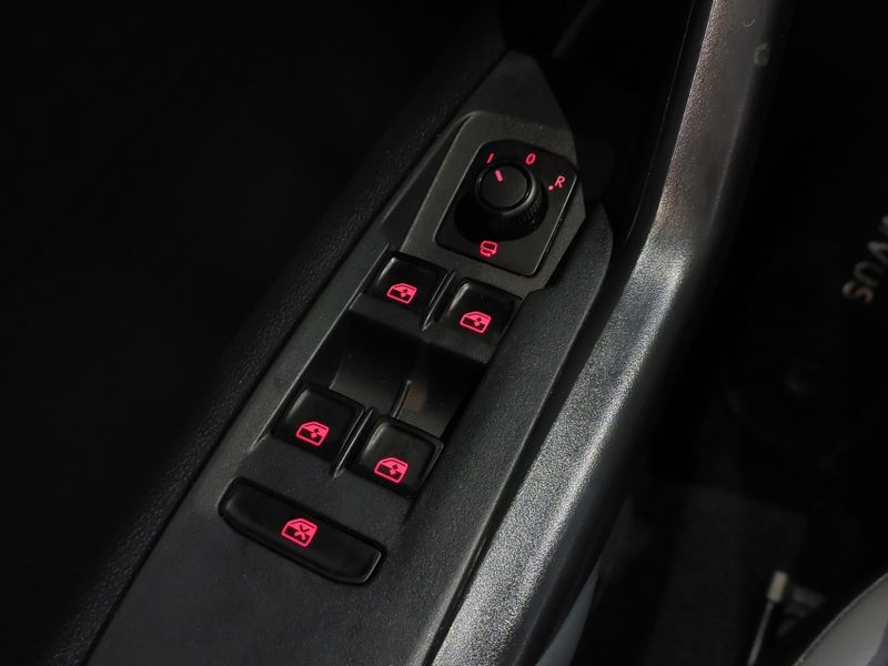 Volkswagen NIVUS 1.0 200 TSI TOTAL FLEX HIGHLINE AUTOMÁTICO 2022/2022 BETIOLO NOVOS E SEMINOVOS LAJEADO / Carros no Vale