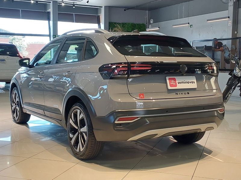 Volkswagen NIVUS 1.0 200 TSI TOTAL FLEX HIGHLINE AUTOMÁTICO 2022/2022 BETIOLO NOVOS E SEMINOVOS LAJEADO / Carros no Vale
