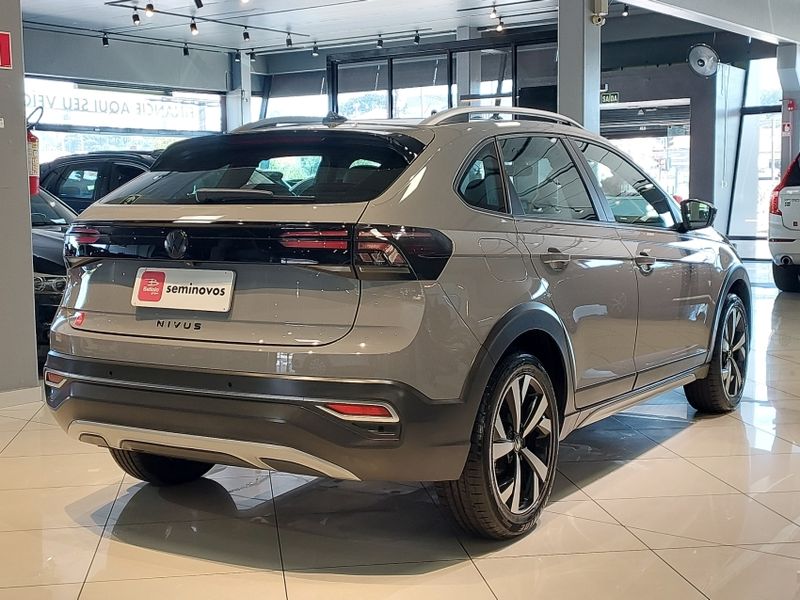 Volkswagen NIVUS 1.0 200 TSI TOTAL FLEX HIGHLINE AUTOMÁTICO 2022/2022 BETIOLO NOVOS E SEMINOVOS LAJEADO / Carros no Vale