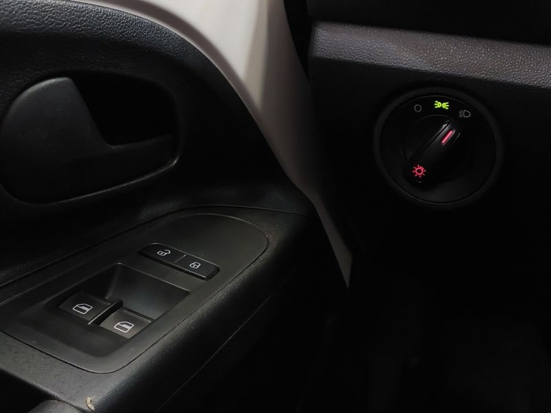 Volkswagen UP 1.0 MPI TAKE UP 12V FLEX 2P MANUAL 2016/2017 BETIOLO NOVOS E SEMINOVOS LAJEADO / Carros no Vale