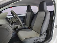 Volkswagen UP 1.0 MPI TAKE UP 12V FLEX 2P MANUAL 2016/2017 BETIOLO NOVOS E SEMINOVOS LAJEADO / Carros no Vale