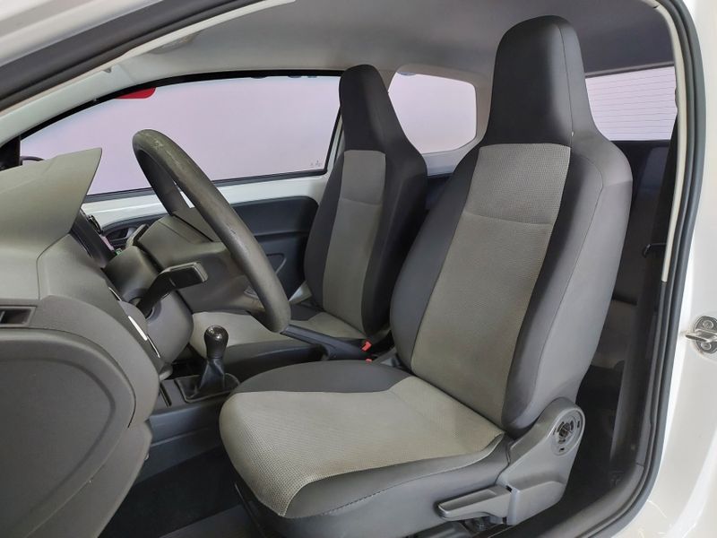 Volkswagen UP 1.0 MPI TAKE UP 12V FLEX 2P MANUAL 2016/2017 BETIOLO NOVOS E SEMINOVOS LAJEADO / Carros no Vale