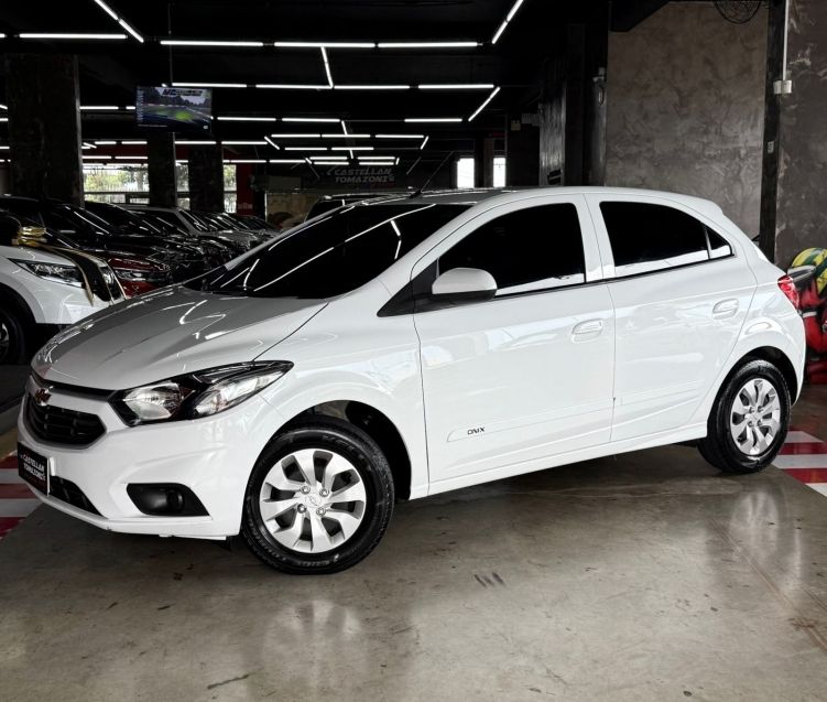 Chevrolet ONIX 1.0 MPFI LT 8V FLEX 4P MANUAL 2017/2017 CASTELLAN E TOMAZONI MOTORS CAXIAS DO SUL / Carros no Vale