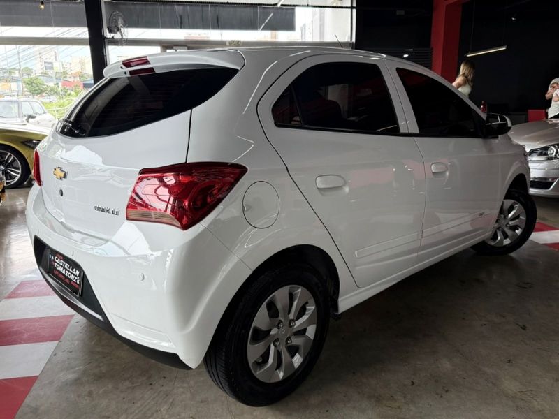 Chevrolet ONIX 1.0 MPFI LT 8V FLEX 4P MANUAL 2017/2017 CASTELLAN E TOMAZONI MOTORS CAXIAS DO SUL / Carros no Vale