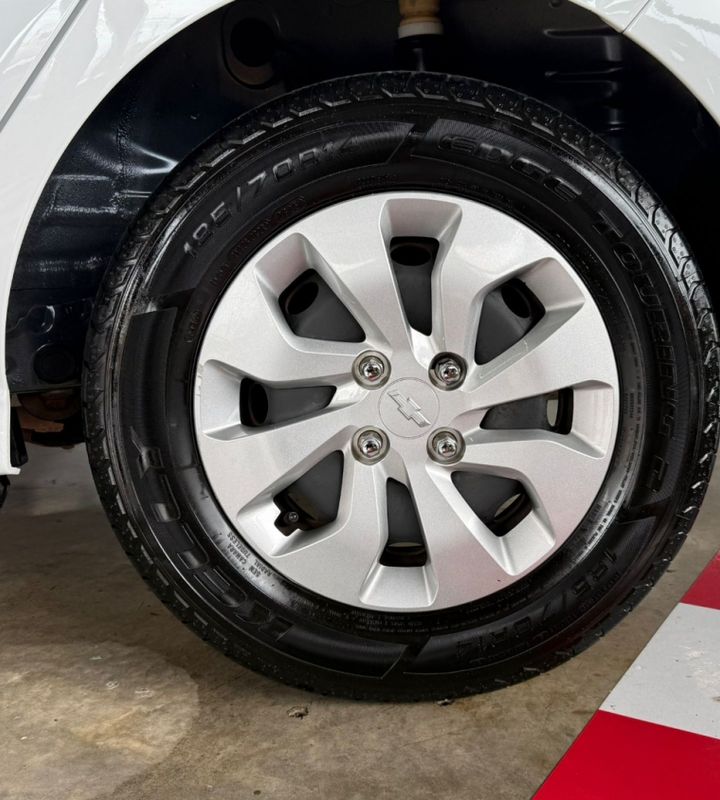 Chevrolet ONIX 1.0 MPFI LT 8V FLEX 4P MANUAL 2017/2017 CASTELLAN E TOMAZONI MOTORS CAXIAS DO SUL / Carros no Vale