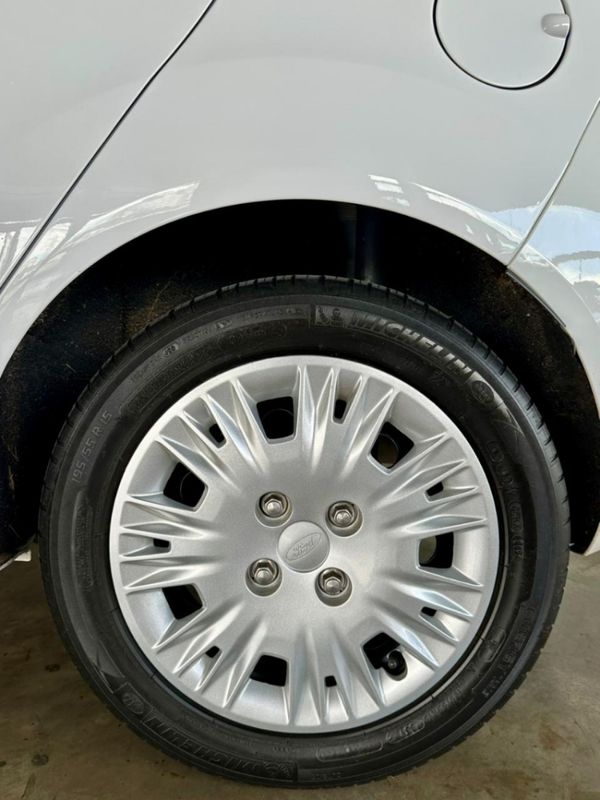 Ford FIESTA 1.6 TI-VCT FLEX SE MANUAL 2019/2019 CASTELLAN E TOMAZONI MOTORS CAXIAS DO SUL / Carros no Vale