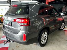 KIA SORENTO 2.4 16V GASOLINA EX AUTOMÁTICO 2013/2013 CASTELLAN E TOMAZONI MOTORS CAXIAS DO SUL / Carros no Vale
