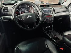 KIA SORENTO 2.4 16V GASOLINA EX AUTOMÁTICO 2013/2013 CASTELLAN E TOMAZONI MOTORS CAXIAS DO SUL / Carros no Vale