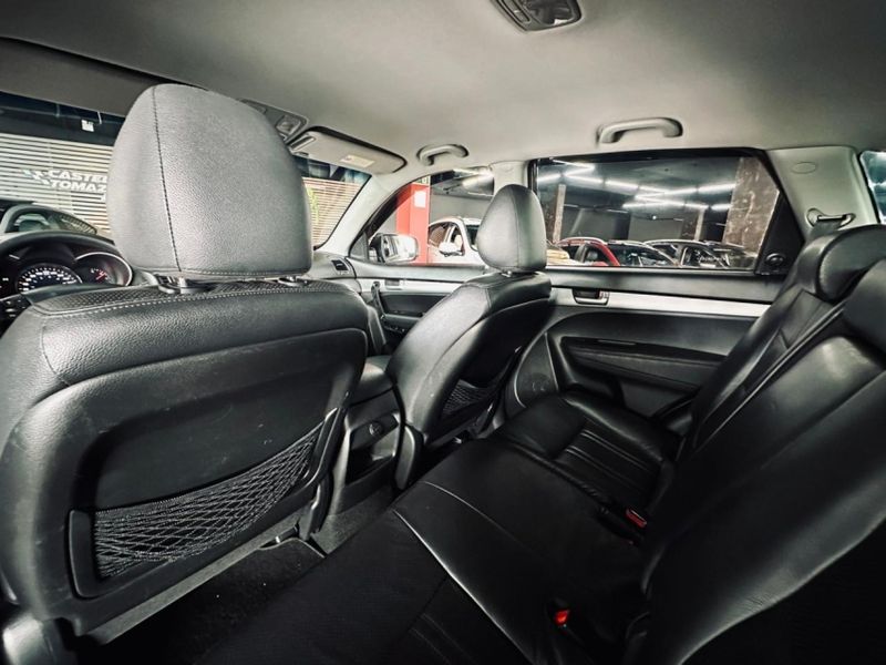 KIA SORENTO 2.4 16V GASOLINA EX AUTOMÁTICO 2013/2013 CASTELLAN E TOMAZONI MOTORS CAXIAS DO SUL / Carros no Vale KIA SORENTO 2.4 16V GASOLINA EX AUTOMÁTICO 2013/2013 CASTELLAN E TOMAZONI MOTORS CAXIAS DO SUL / Carros no Vale