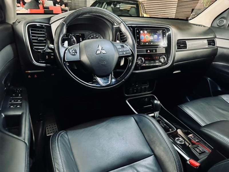 Mitsubishi OUTLANDER 3.0 MIVEC V6 GASOLINA HPE-S AWD AUTOMÁTICO 2018/2019 CASTELLAN E TOMAZONI MOTORS CAXIAS DO SUL / Carros no Vale
