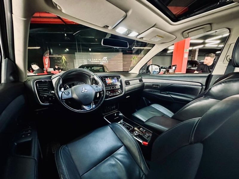 Mitsubishi OUTLANDER 3.0 MIVEC V6 GASOLINA HPE-S AWD AUTOMÁTICO 2018/2019 CASTELLAN E TOMAZONI MOTORS CAXIAS DO SUL / Carros no Vale