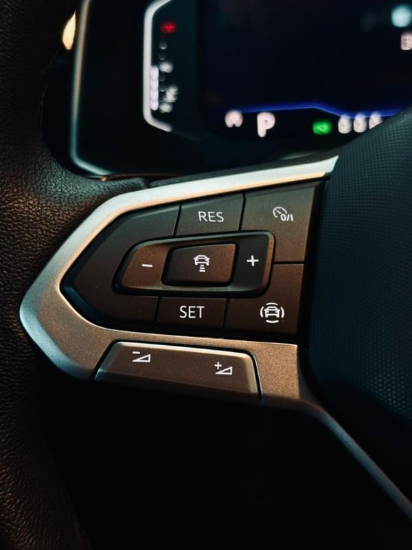 Volkswagen NIVUS 1.0 200 TSI TOTAL FLEX HIGHLINE AUTOMÁTICO 2024/2024 CASTELLAN E TOMAZONI MOTORS CAXIAS DO SUL / Carros no Vale