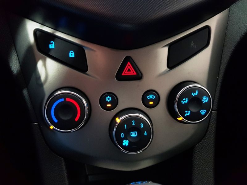 Chevrolet SONIC 1.6 LTZ SEDAN 16V FLEX 4P AUTOMÁTICO 2013/2013 ADVANT AUTOMÓVEIS CAXIAS DO SUL / Carros no Vale