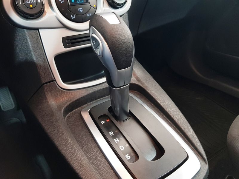 Ford FIESTA 1.6 SE HATCH 16V FLEX 4P POWERSHIFT 2015/2016 ADVANT AUTOMÓVEIS CAXIAS DO SUL / Carros no Vale