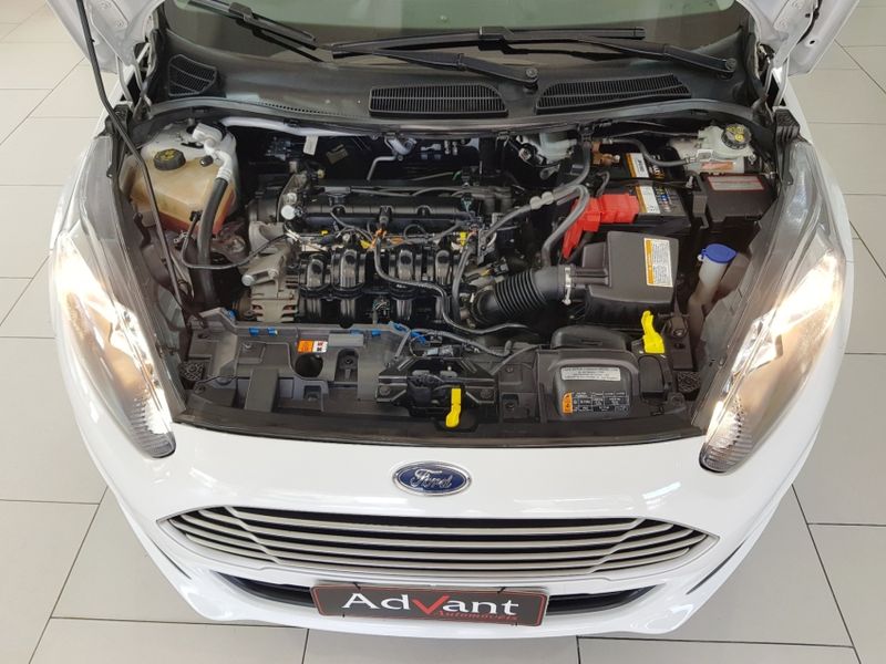 Ford FIESTA 1.6 SE HATCH 16V FLEX 4P POWERSHIFT 2015/2016 ADVANT AUTOMÓVEIS CAXIAS DO SUL / Carros no Vale