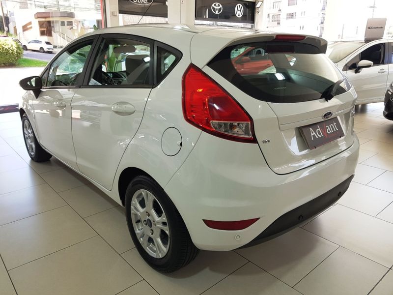 Ford FIESTA 1.6 SE HATCH 16V FLEX 4P POWERSHIFT 2015/2016 ADVANT AUTOMÓVEIS CAXIAS DO SUL / Carros no Vale