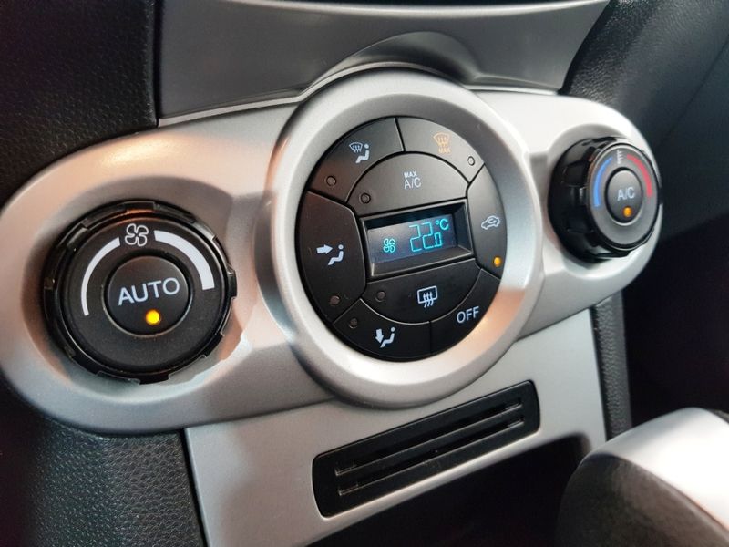 Ford FIESTA 1.6 SE HATCH 16V FLEX 4P POWERSHIFT 2015/2016 ADVANT AUTOMÓVEIS CAXIAS DO SUL / Carros no Vale