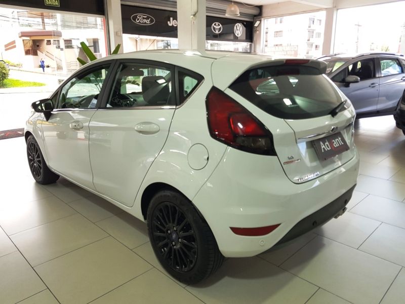 Ford FIESTA 1.6 TITANIUM HATCH 16V FLEX 4P POWERSHIFT 2016/2016 ADVANT AUTOMÓVEIS CAXIAS DO SUL / Carros no Vale Ford FIESTA 1.6 TITANIUM HATCH 16V FLEX 4P POWERSHIFT 2016/2016 ADVANT AUTOMÓVEIS CAXIAS DO SUL / Carros no Vale
