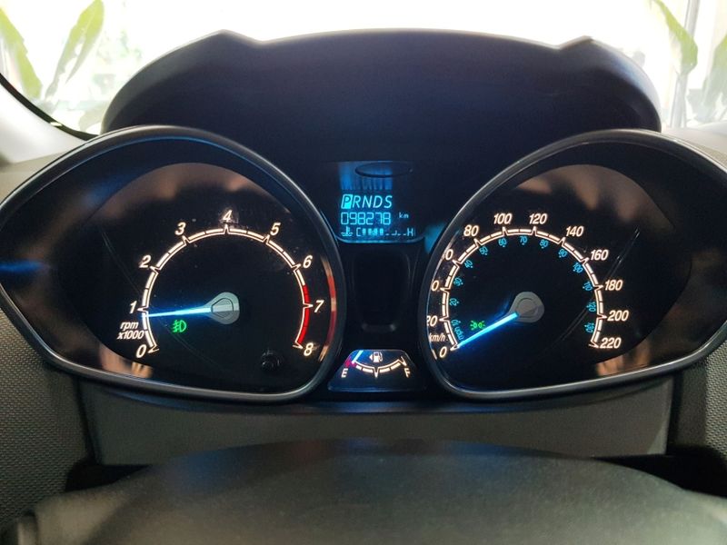 Ford FIESTA 1.6 TITANIUM HATCH 16V FLEX 4P POWERSHIFT 2014/2015 ADVANT AUTOMÓVEIS CAXIAS DO SUL / Carros no Vale Ford FIESTA 1.6 TITANIUM HATCH 16V FLEX 4P POWERSHIFT 2014/2015 ADVANT AUTOMÓVEIS CAXIAS DO SUL / Carros no Vale