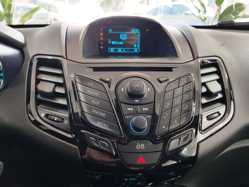 Ford FIESTA 1.6 TITANIUM HATCH 16V FLEX 4P POWERSHIFT 2014/2015 ADVANT AUTOMÓVEIS CAXIAS DO SUL / Carros no Vale