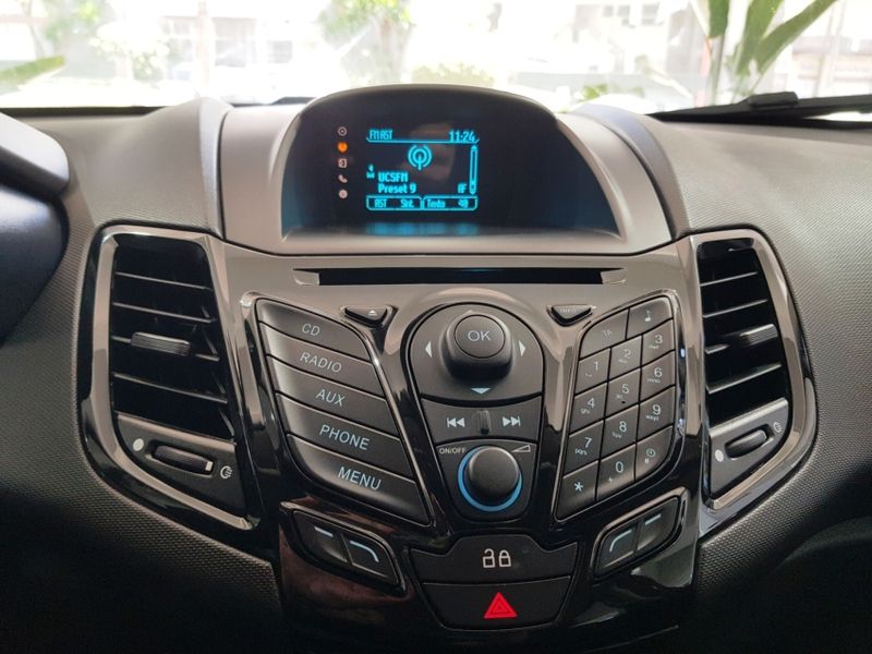 Ford FIESTA 1.6 TITANIUM HATCH 16V FLEX 4P POWERSHIFT 2014/2015 ADVANT AUTOMÓVEIS CAXIAS DO SUL / Carros no Vale Ford FIESTA 1.6 TITANIUM HATCH 16V FLEX 4P POWERSHIFT 2014/2015 ADVANT AUTOMÓVEIS CAXIAS DO SUL / Carros no Vale