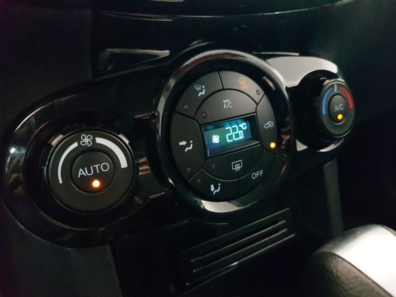 Ford FIESTA 1.6 TITANIUM HATCH 16V FLEX 4P POWERSHIFT 2014/2015 ADVANT AUTOMÓVEIS CAXIAS DO SUL / Carros no Vale Ford FIESTA 1.6 TITANIUM HATCH 16V FLEX 4P POWERSHIFT 2014/2015 ADVANT AUTOMÓVEIS CAXIAS DO SUL / Carros no Vale