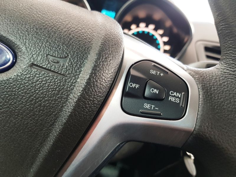 Ford FIESTA 1.6 TITANIUM HATCH 16V FLEX 4P POWERSHIFT 2014/2015 ADVANT AUTOMÓVEIS CAXIAS DO SUL / Carros no Vale