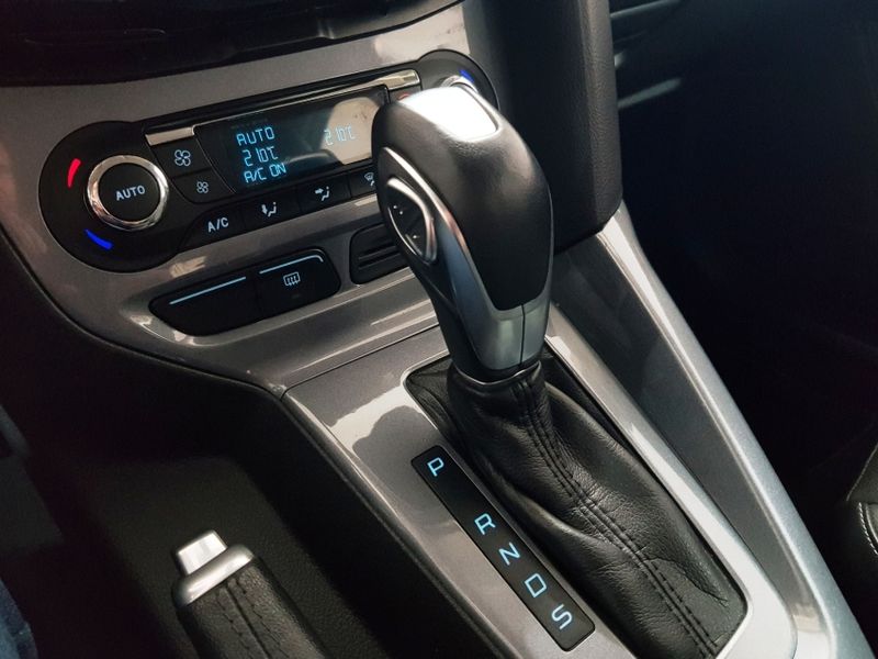 Ford FOCUS 2.0 TITANIUM 16V FLEX 4P POWERSHIFT 2015/2015 ADVANT AUTOMÓVEIS CAXIAS DO SUL / Carros no Vale