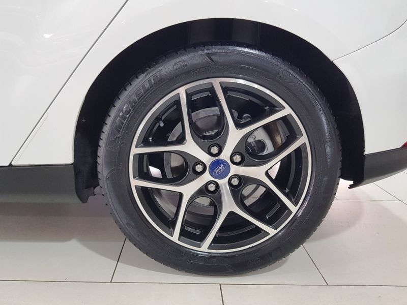 Ford FOCUS 2.0 TITANIUM 16V FLEX 4P POWERSHIFT 2015/2016 ADVANT AUTOMÓVEIS CAXIAS DO SUL / Carros no Vale