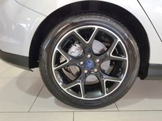 Ford FOCUS 2.0 TITANIUM 16V FLEX 4P POWERSHIFT 2015/2015 ADVANT AUTOMÓVEIS CAXIAS DO SUL / Carros no Vale