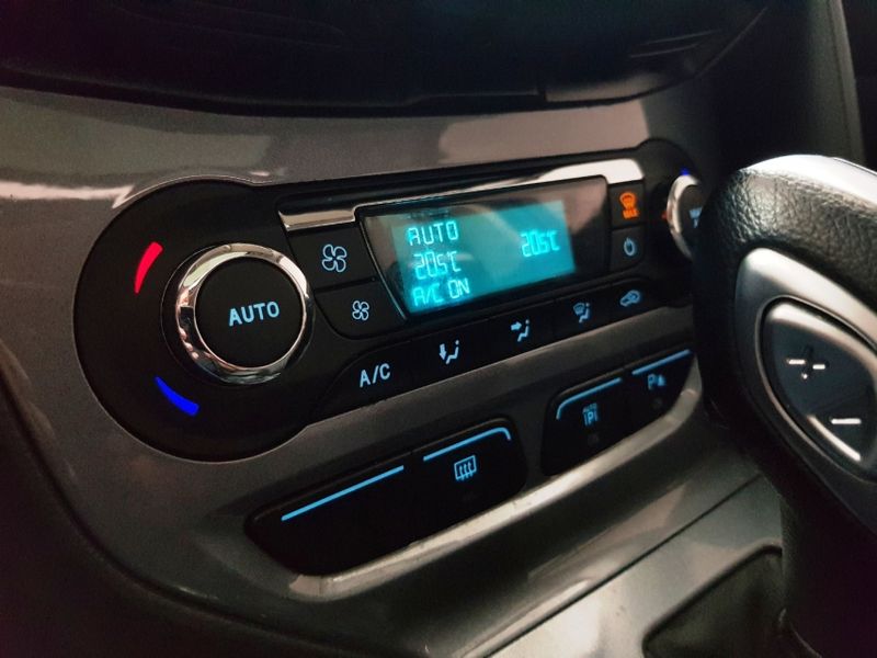 Ford FOCUS 2.0 TITANIUM PLUS 16V FLEX 4P POWERSHIFT 2014/2015 ADVANT AUTOMÓVEIS CAXIAS DO SUL / Carros no Vale