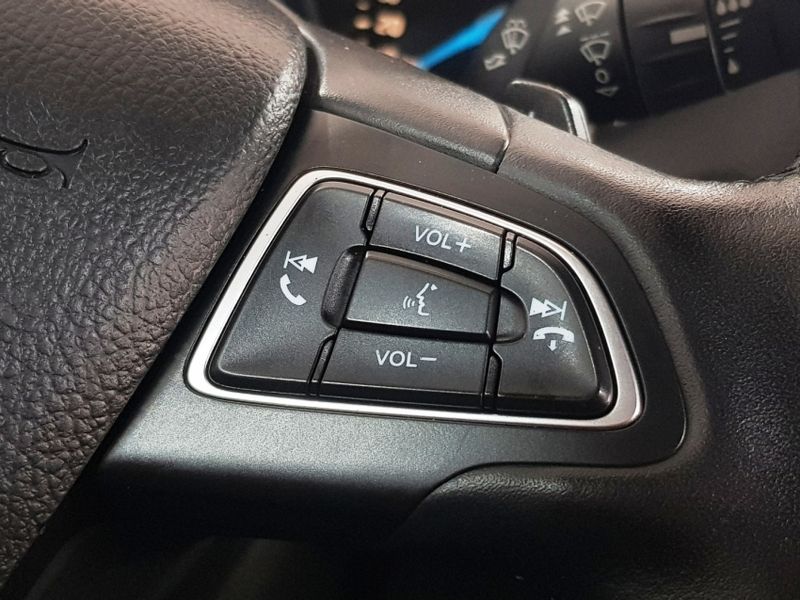 Ford FOCUS 2.0 TITANIUM PLUS FASTBACK 16V FLEX 4P POWERSHIFT 2016/2016 ADVANT AUTOMÓVEIS CAXIAS DO SUL / Carros no Vale