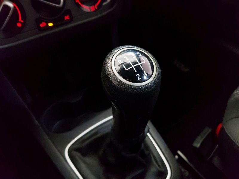 Volkswagen FOX 1.0 MI 8V FLEX 4P MANUAL 2013/2014 ADVANT AUTOMÓVEIS CAXIAS DO SUL / Carros no Vale