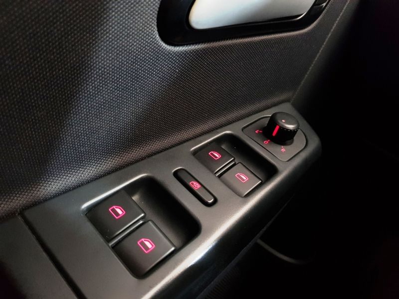 Volkswagen FOX 1.0 MI 8V FLEX 4P MANUAL 2013/2014 ADVANT AUTOMÓVEIS CAXIAS DO SUL / Carros no Vale