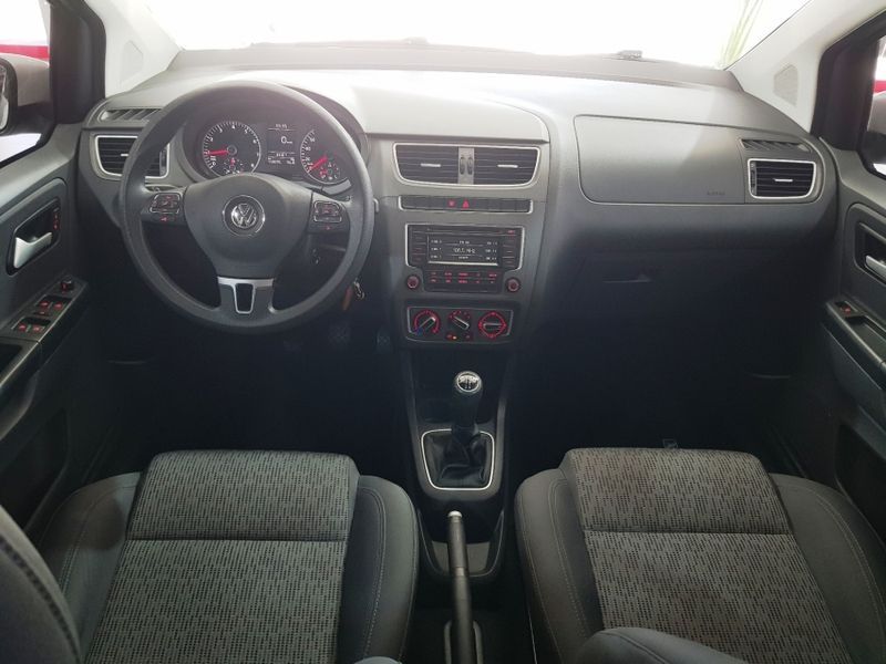 Volkswagen FOX 1.0 MI 8V FLEX 4P MANUAL 2013/2014 ADVANT AUTOMÓVEIS CAXIAS DO SUL / Carros no Vale