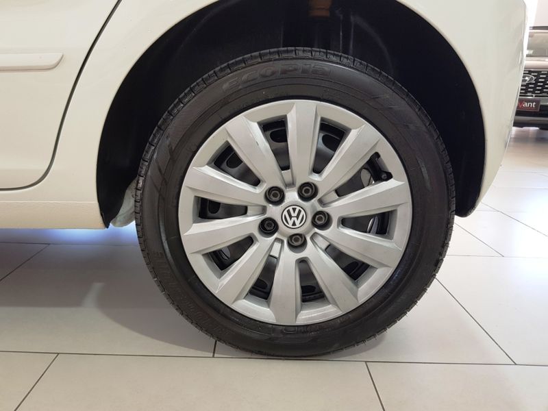 Volkswagen FOX 1.0 MI 8V FLEX 4P MANUAL 2013/2014 ADVANT AUTOMÓVEIS CAXIAS DO SUL / Carros no Vale