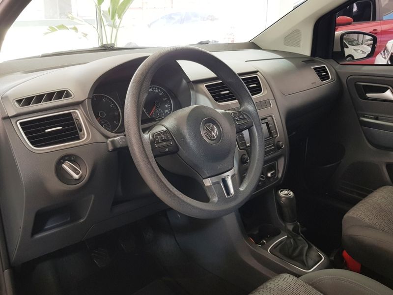Volkswagen FOX 1.0 MI 8V FLEX 4P MANUAL 2013/2014 ADVANT AUTOMÓVEIS CAXIAS DO SUL / Carros no Vale