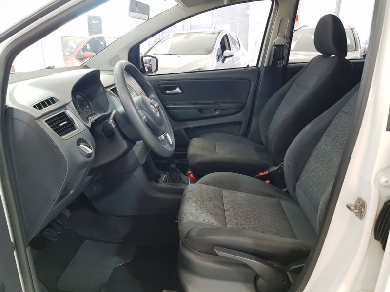 Volkswagen FOX 1.0 MI 8V FLEX 4P MANUAL 2013/2014 ADVANT AUTOMÓVEIS CAXIAS DO SUL / Carros no Vale