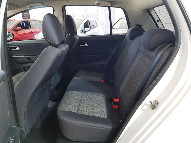 Volkswagen FOX 1.0 MI 8V FLEX 4P MANUAL 2013/2014 ADVANT AUTOMÓVEIS CAXIAS DO SUL / Carros no Vale