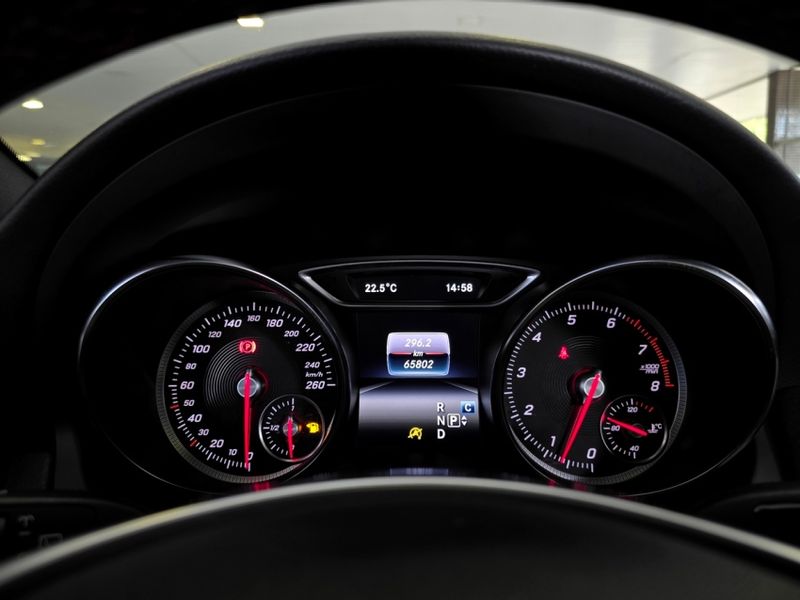 Mercedes-Benz GLA 250 2.0 CGI GASOLINA SPORT 4MATIC 7G-DCT 2018/2018 CARRO DEZ NOVO HAMBURGO / Carros no Vale