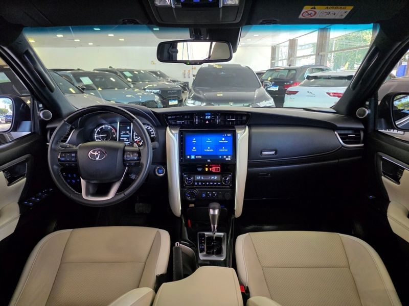 Toyota HILUX SW4 2.8 D-4D TURBO DIESEL DIAMOND 7L 4X4 AUTOMÁTICO 2023/2024 CARRO DEZ NOVO HAMBURGO / Carros no Vale Toyota HILUX SW4 2.8 D-4D TURBO DIESEL DIAMOND 7L 4X4 AUTOMÁTICO 2023/2024 CARRO DEZ NOVO HAMBURGO / Carros no Vale