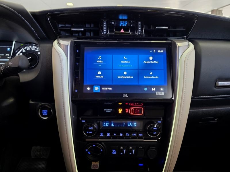 Toyota HILUX SW4 2.8 D-4D TURBO DIESEL DIAMOND 7L 4X4 AUTOMÁTICO 2023/2024 CARRO DEZ NOVO HAMBURGO / Carros no Vale Toyota HILUX SW4 2.8 D-4D TURBO DIESEL DIAMOND 7L 4X4 AUTOMÁTICO 2023/2024 CARRO DEZ NOVO HAMBURGO / Carros no Vale