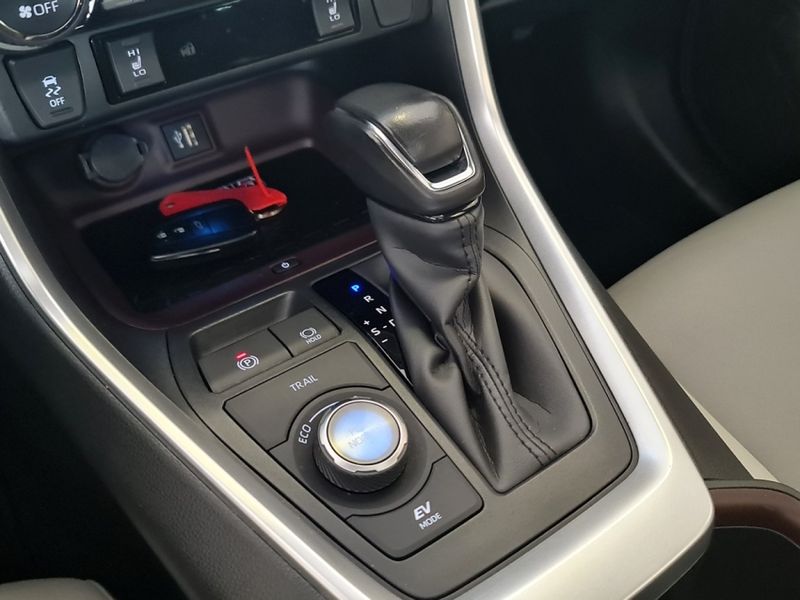 Toyota RAV4 2.5 VVT-IE HYBRID SX CONNECT AWD CVT 2023/2024 CARRO DEZ NOVO HAMBURGO / Carros no Vale Toyota RAV4 2.5 VVT-IE HYBRID SX CONNECT AWD CVT 2023/2024 CARRO DEZ NOVO HAMBURGO / Carros no Vale