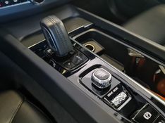 Volvo XC60 2.0 T8 HYBRID MOMENTUM AWD GEARTRONIC 2020/2021 CARRO DEZ NOVO HAMBURGO / Carros no Vale